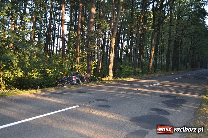 Zdjęcie w galerii na portalu naszraciborz.pl: Zderzenie vectry z volkswagenem polo na DW 922 wiadomości z regionu