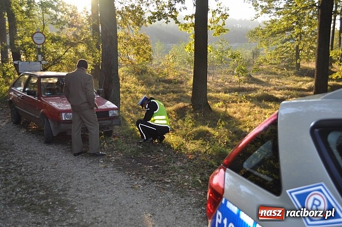 Zdjęcie w galerii na portalu naszraciborz.pl: Zderzenie vectry z volkswagenem polo na DW 922 wiadomości z regionu