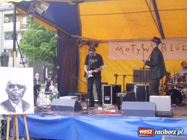 Zdjęcie w galerii na portalu naszraciborz.pl: Bluesowo na rynku wiadomości z regionu