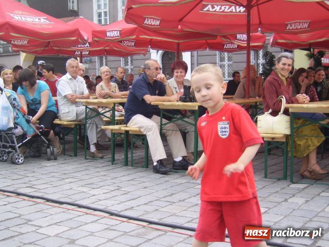 Zdjęcie w galerii na portalu naszraciborz.pl: Bluesowo na rynku wiadomości z regionu