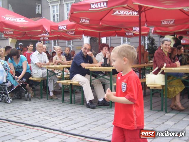 Zdjęcie w galerii na portalu naszraciborz.pl: Bluesowo na rynku wiadomości z regionu