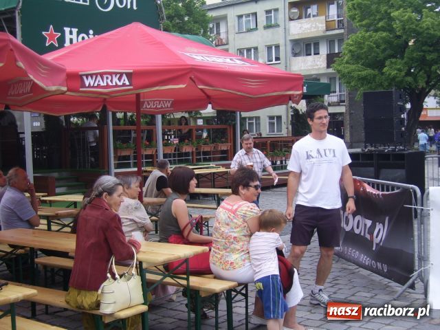 Zdjęcie w galerii na portalu naszraciborz.pl: Bluesowo na rynku wiadomości z regionu