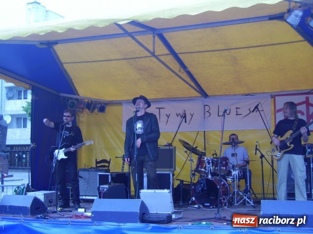 Zdjęcie w galerii na portalu naszraciborz.pl: Bluesowo na rynku wiadomości z regionu