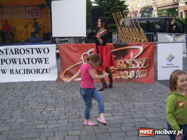 Zdjęcie w galerii na portalu naszraciborz.pl: Bluesowo na rynku wiadomości z regionu