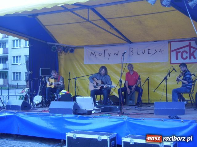 Zdjęcie w galerii na portalu naszraciborz.pl: Bluesowo na rynku wiadomości z regionu