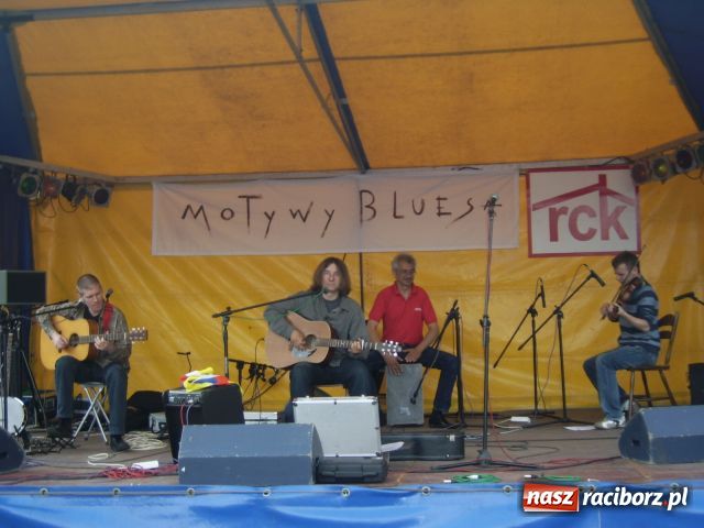 Zdjęcie w galerii na portalu naszraciborz.pl: Bluesowo na rynku wiadomości z regionu