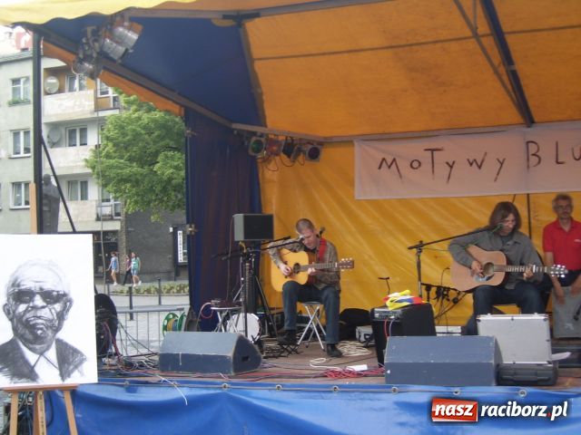 Zdjęcie w galerii na portalu naszraciborz.pl: Bluesowo na rynku wiadomości z regionu