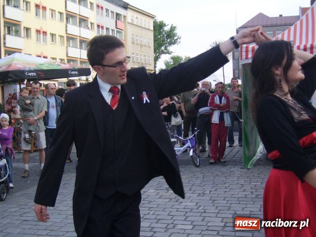 Zdjęcie w galerii na portalu naszraciborz.pl: Bluesowo na rynku wiadomości z regionu