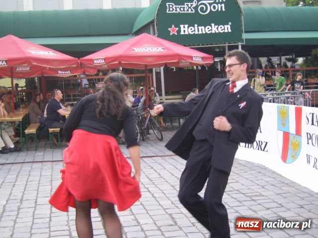 Zdjęcie w galerii na portalu naszraciborz.pl: Bluesowo na rynku wiadomości z regionu