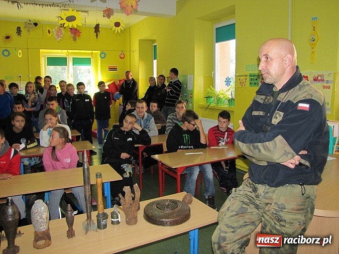 Zdjęcie w galerii na portalu naszraciborz.pl: Akcja Młody Saper: w Brzeźnicy rozbrajali niewybuchy wiadomości z regionu