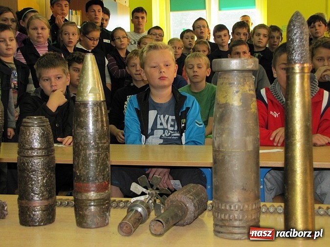 Zdjęcie w galerii na portalu naszraciborz.pl: Akcja Młody Saper: w Brzeźnicy rozbrajali niewybuchy wiadomości z regionu