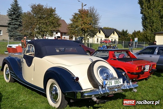 Zdjęcie w galerii na portalu naszraciborz.pl: W Zabełkowie miłośnicy oldtimerów zakończyli sezon wiadomości z regionu