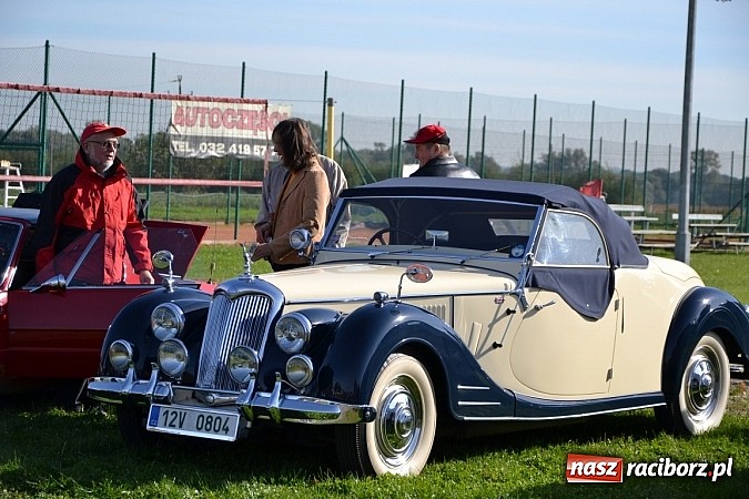 Zdjęcie w galerii na portalu naszraciborz.pl: W Zabełkowie miłośnicy oldtimerów zakończyli sezon wiadomości z regionu
