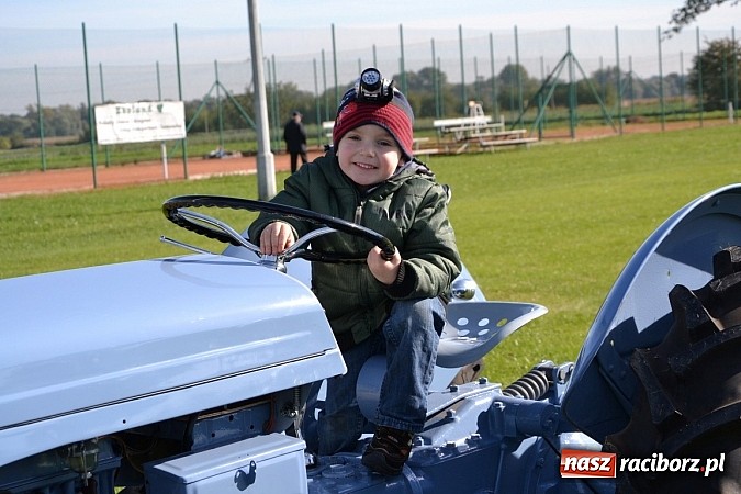 Zdjęcie w galerii na portalu naszraciborz.pl: W Zabełkowie miłośnicy oldtimerów zakończyli sezon wiadomości z regionu