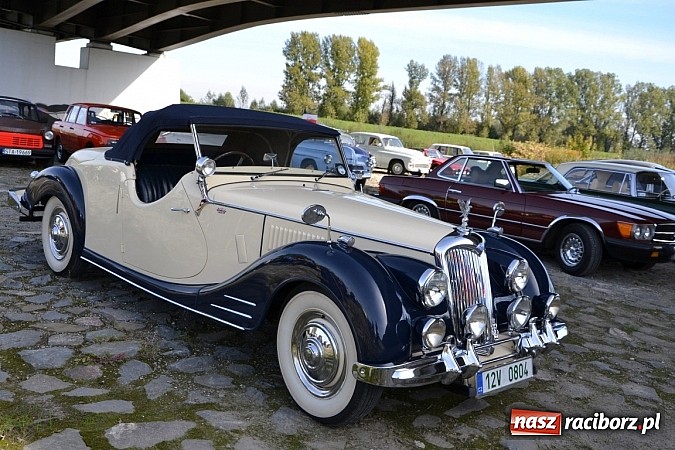 Zdjęcie w galerii na portalu naszraciborz.pl: W Zabełkowie miłośnicy oldtimerów zakończyli sezon wiadomości z regionu