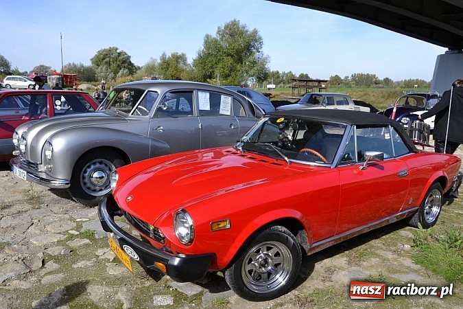 Zdjęcie w galerii na portalu naszraciborz.pl: W Zabełkowie miłośnicy oldtimerów zakończyli sezon wiadomości z regionu