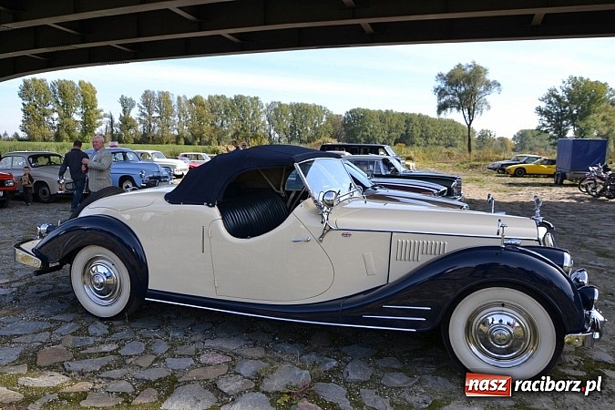 Zdjęcie w galerii na portalu naszraciborz.pl: W Zabełkowie miłośnicy oldtimerów zakończyli sezon wiadomości z regionu