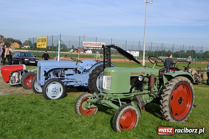 Zdjęcie w galerii na portalu naszraciborz.pl: W Zabełkowie miłośnicy oldtimerów zakończyli sezon wiadomości z regionu