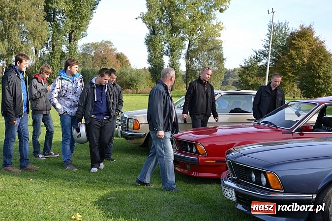 Zdjęcie w galerii na portalu naszraciborz.pl: W Zabełkowie miłośnicy oldtimerów zakończyli sezon wiadomości z regionu