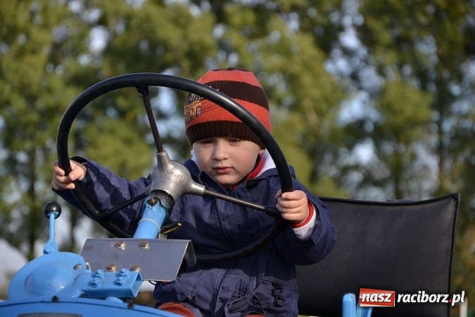 Zdjęcie w galerii na portalu naszraciborz.pl: W Zabełkowie miłośnicy oldtimerów zakończyli sezon wiadomości z regionu