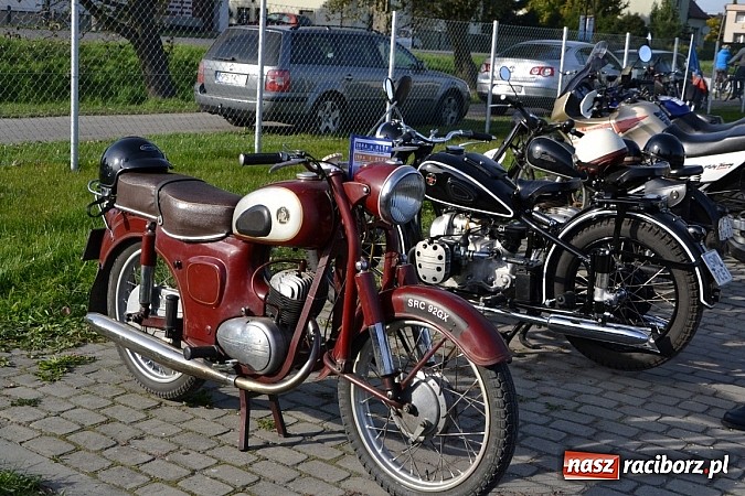 Zdjęcie w galerii na portalu naszraciborz.pl: W Zabełkowie miłośnicy oldtimerów zakończyli sezon wiadomości z regionu