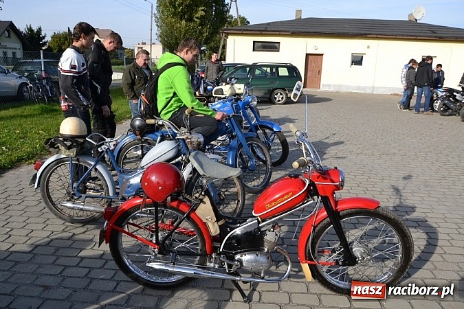 Zdjęcie w galerii na portalu naszraciborz.pl: W Zabełkowie miłośnicy oldtimerów zakończyli sezon wiadomości z regionu