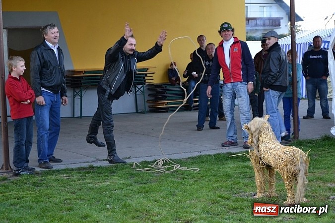 Zdjęcie w galerii na portalu naszraciborz.pl: W Zabełkowie miłośnicy oldtimerów zakończyli sezon wiadomości z regionu