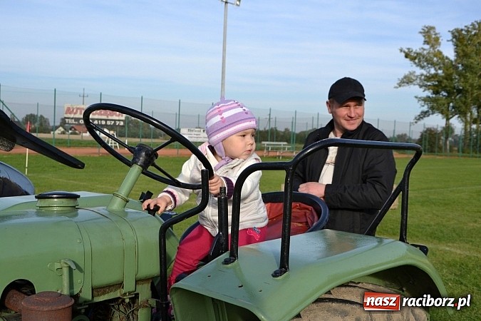 Zdjęcie w galerii na portalu naszraciborz.pl: W Zabełkowie miłośnicy oldtimerów zakończyli sezon wiadomości z regionu