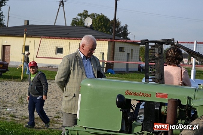 Zdjęcie w galerii na portalu naszraciborz.pl: W Zabełkowie miłośnicy oldtimerów zakończyli sezon wiadomości z regionu