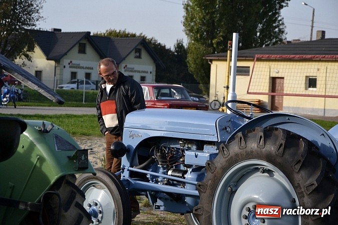 Zdjęcie w galerii na portalu naszraciborz.pl: W Zabełkowie miłośnicy oldtimerów zakończyli sezon wiadomości z regionu