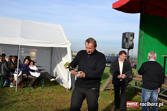 Zdjęcie w galerii na portalu naszraciborz.pl: W Zabełkowie miłośnicy oldtimerów zakończyli sezon wiadomości z regionu