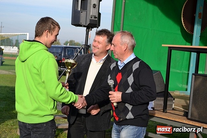 Zdjęcie w galerii na portalu naszraciborz.pl: W Zabełkowie miłośnicy oldtimerów zakończyli sezon wiadomości z regionu