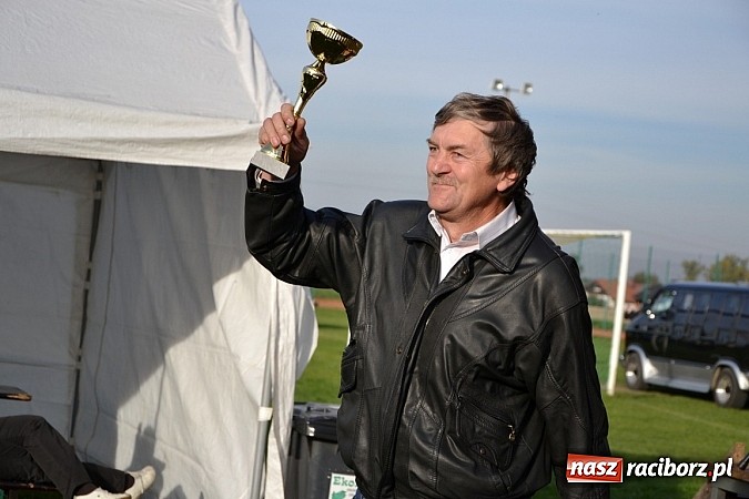 Zdjęcie w galerii na portalu naszraciborz.pl: W Zabełkowie miłośnicy oldtimerów zakończyli sezon wiadomości z regionu