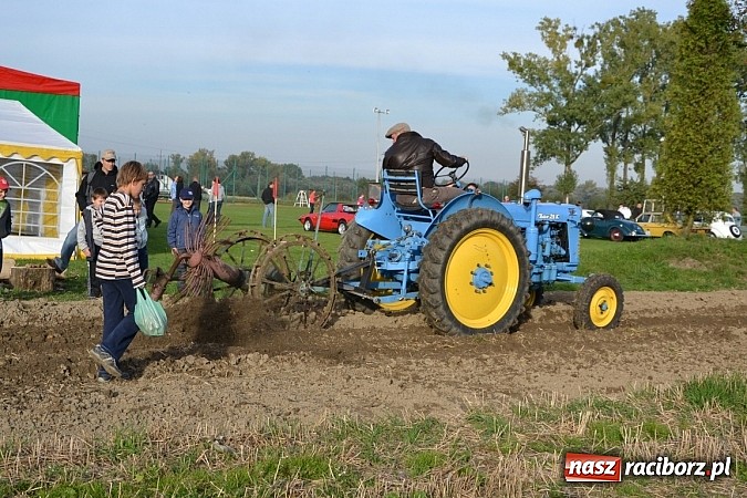 Zdjęcie w galerii na portalu naszraciborz.pl: W Zabełkowie miłośnicy oldtimerów zakończyli sezon wiadomości z regionu