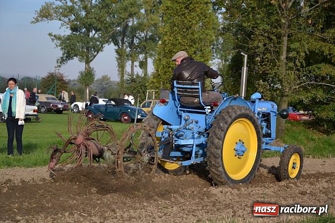 Zdjęcie w galerii na portalu naszraciborz.pl: W Zabełkowie miłośnicy oldtimerów zakończyli sezon wiadomości z regionu