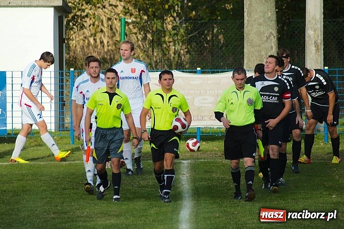 Zdjęcie w galerii na portalu naszraciborz.pl: Krzanowice mają patent na czołówkę. Wicelider na kolanach wiadomości z regionu