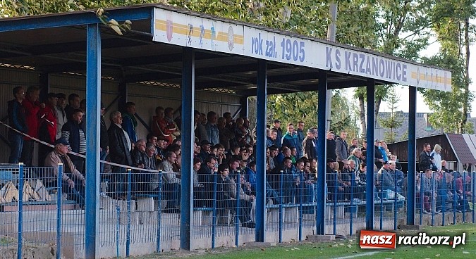 Zdjęcie w galerii na portalu naszraciborz.pl: Krzanowice mają patent na czołówkę. Wicelider na kolanach wiadomości z regionu