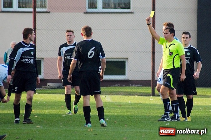 Zdjęcie w galerii na portalu naszraciborz.pl: Krzanowice mają patent na czołówkę. Wicelider na kolanach wiadomości z regionu