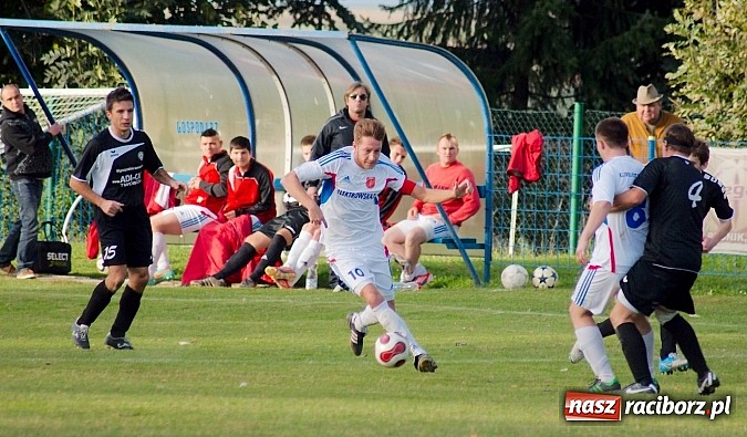 Zdjęcie w galerii na portalu naszraciborz.pl: Krzanowice mają patent na czołówkę. Wicelider na kolanach wiadomości z regionu