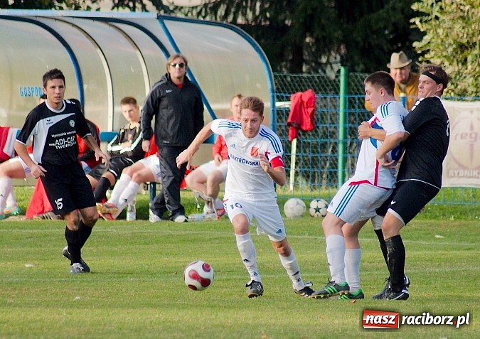 Zdjęcie w galerii na portalu naszraciborz.pl: Krzanowice mają patent na czołówkę. Wicelider na kolanach wiadomości z regionu