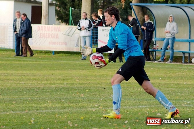 Zdjęcie w galerii na portalu naszraciborz.pl: Krzanowice mają patent na czołówkę. Wicelider na kolanach wiadomości z regionu