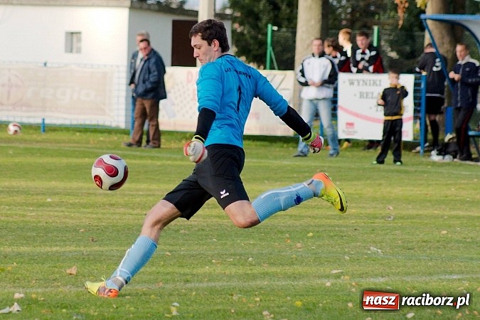 Zdjęcie w galerii na portalu naszraciborz.pl: Krzanowice mają patent na czołówkę. Wicelider na kolanach wiadomości z regionu