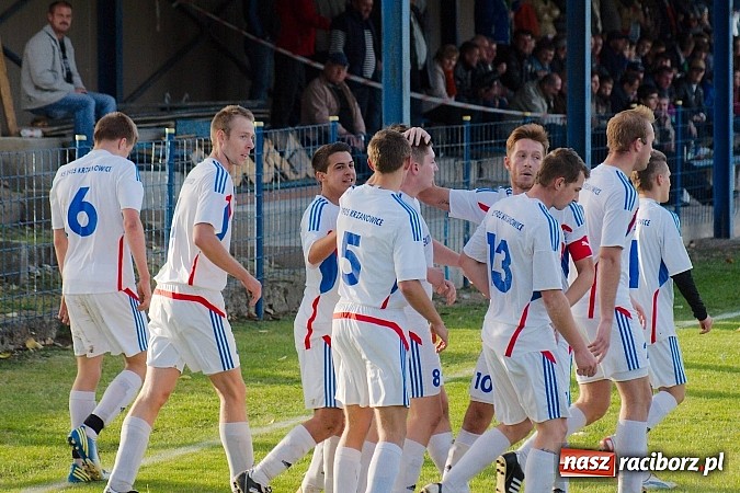 Zdjęcie w galerii na portalu naszraciborz.pl: Krzanowice mają patent na czołówkę. Wicelider na kolanach wiadomości z regionu