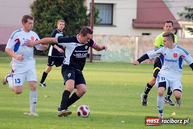 Zdjęcie w galerii na portalu naszraciborz.pl: Krzanowice mają patent na czołówkę. Wicelider na kolanach wiadomości z regionu