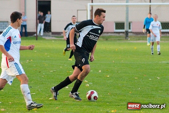 Zdjęcie w galerii na portalu naszraciborz.pl: Krzanowice mają patent na czołówkę. Wicelider na kolanach wiadomości z regionu