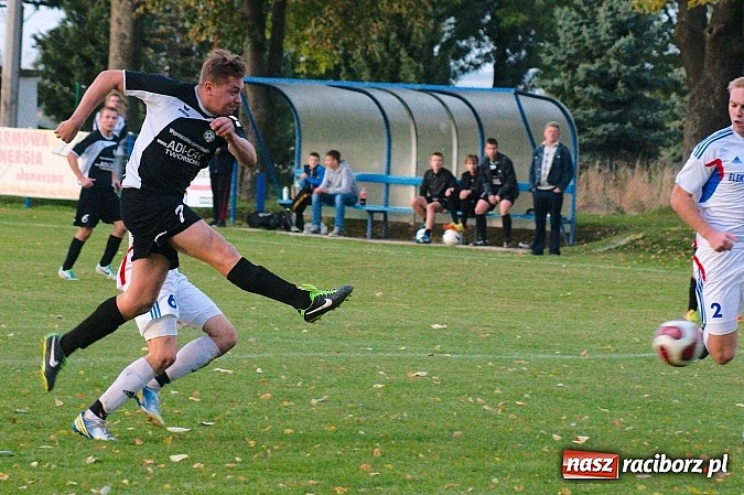 Zdjęcie w galerii na portalu naszraciborz.pl: Krzanowice mają patent na czołówkę. Wicelider na kolanach wiadomości z regionu