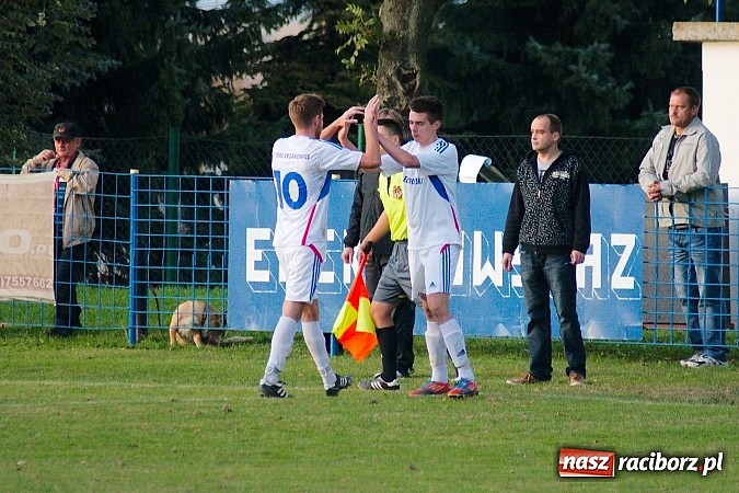Zdjęcie w galerii na portalu naszraciborz.pl: Krzanowice mają patent na czołówkę. Wicelider na kolanach wiadomości z regionu