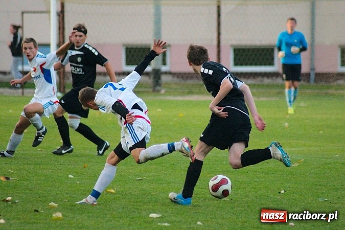 Zdjęcie w galerii na portalu naszraciborz.pl: Krzanowice mają patent na czołówkę. Wicelider na kolanach wiadomości z regionu