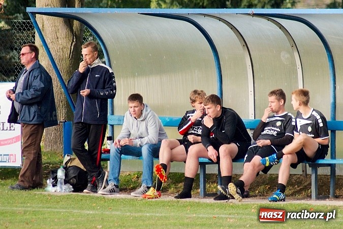 Zdjęcie w galerii na portalu naszraciborz.pl: Krzanowice mają patent na czołówkę. Wicelider na kolanach wiadomości z regionu