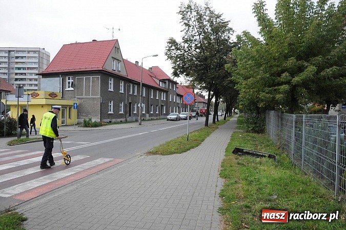 Zdjęcie w galerii na portalu naszraciborz.pl: Kierowca golfa wymusił pierwszeństwo motocykliście. Kolizja na Ocickiej wiadomości z regionu